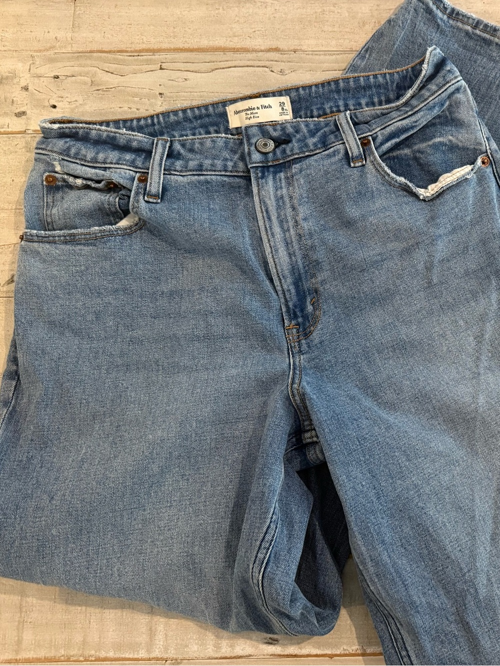 Abercrombie & Fitch Curve Love The Mom High Rise Jeans
